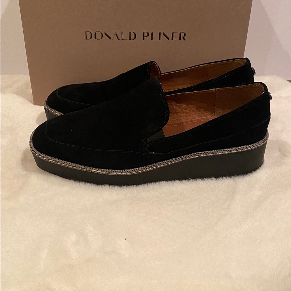 NIB. New in box. Donald Pliner Suede Loafers. Sz. 10
